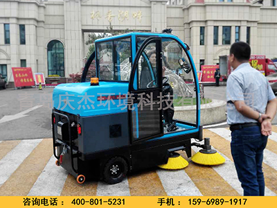 駕駛式掃地車(chē)給社會(huì )帶來(lái)的改變青島掃地車(chē)青島駕駛式掃地車(chē)