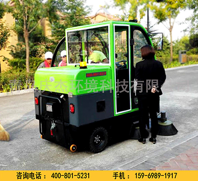 駕駛式掃地車(chē)助力小區地下車(chē)庫地面保潔