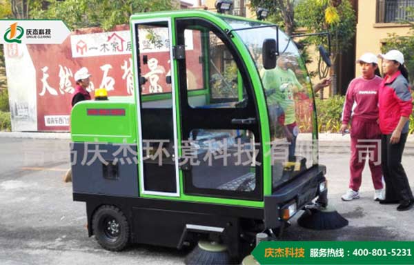 電動(dòng)掃地車(chē)是粉塵車(chē)間的清掃利器